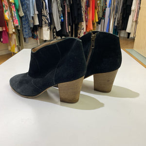 Club Monaco suede ankle booties 39