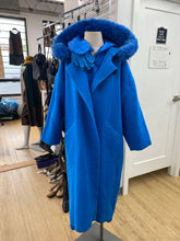 Load image into Gallery viewer, Linda Lundstrom vintage wool coat w removeable liner &amp; gloves/mittens
