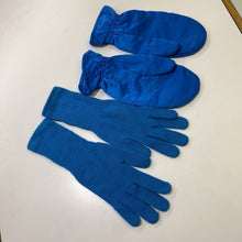 Load image into Gallery viewer, Linda Lundstrom vintage wool coat w removeable liner &amp; gloves/mittens
