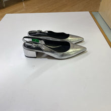 Load image into Gallery viewer, L&#39;intervalle silver slingbacks 7/36
