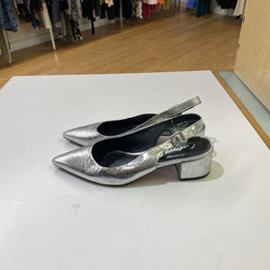 L'intervalle silver slingbacks 7/36