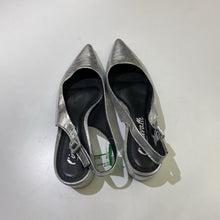 Load image into Gallery viewer, L&#39;intervalle silver slingbacks 7/36
