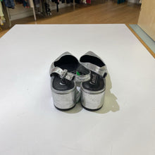 Load image into Gallery viewer, L&#39;intervalle silver slingbacks 7/36
