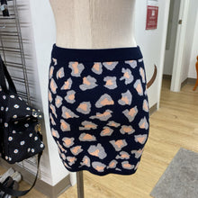 Load image into Gallery viewer, Club Monaco wool blend animal print skirt XS
