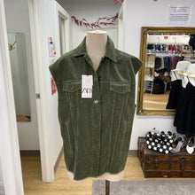 Load image into Gallery viewer, Zara corduroy vest S
