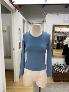 Aritzia Contour top NWT M