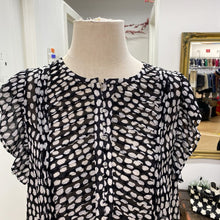 Load image into Gallery viewer, Club Monaco top M
