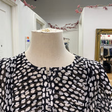 Load image into Gallery viewer, Club Monaco top M

