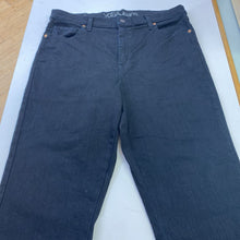 Load image into Gallery viewer, Second Yoga Jeans straight leg jeans 31
