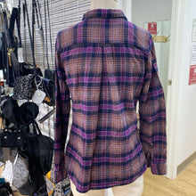 Load image into Gallery viewer, Woolrich cotton button up M
