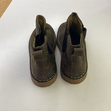 Load image into Gallery viewer, LL Bean suede boots 36
