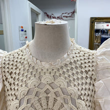 Load image into Gallery viewer, Zara crochet detail top L
