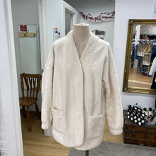 Load image into Gallery viewer, Gap Fuzzy sweater S
