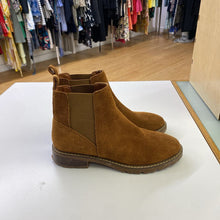 Load image into Gallery viewer, Steve Madden suede boots 7

