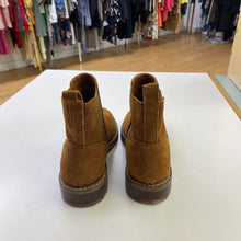 Load image into Gallery viewer, Steve Madden suede boots 7
