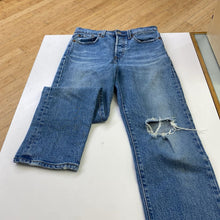 Load image into Gallery viewer, Levis wedgie straight button fly jeans 26
