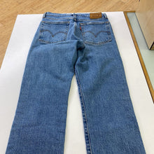 Load image into Gallery viewer, Levis wedgie straight button fly jeans 26
