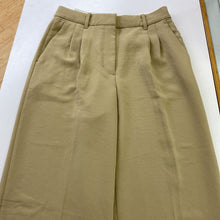 Load image into Gallery viewer, Aritzia effortless pants 8 NWT
