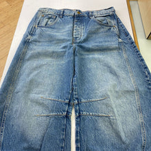 Load image into Gallery viewer, We The Free barrel jeans 30
