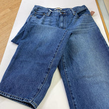 Load image into Gallery viewer, Levis Baggy Dad jeans 29
