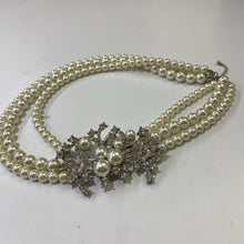 Load image into Gallery viewer, Pearl Rhinestone statement necklace
