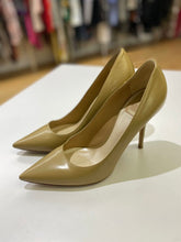 Load image into Gallery viewer, Christian Dior Pumps 39
