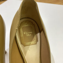 Load image into Gallery viewer, Christian Dior Pumps 39
