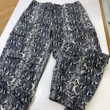 Load image into Gallery viewer, Alice &amp; Olivia cargo pants 27 NWT
