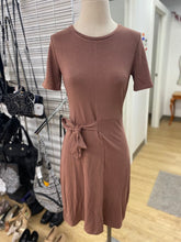 Load image into Gallery viewer, RW&amp;CO tie dress S NWT

