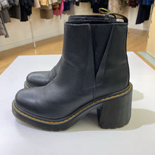Load image into Gallery viewer, Dr. Martens pull on boots 10
