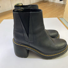 Load image into Gallery viewer, Dr. Martens pull on boots 10
