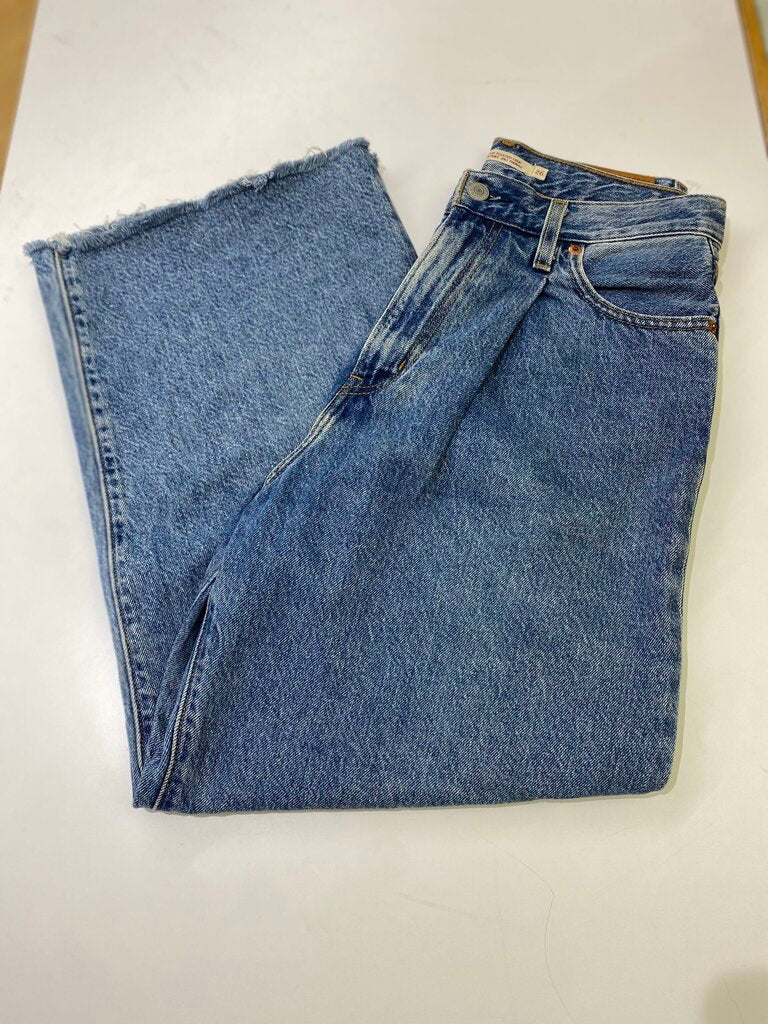 Levis Ribcage Pleated Crop jeans 26