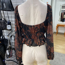 Load image into Gallery viewer, Dynamite Cropped top M NWT
