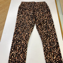 Load image into Gallery viewer, Lululemon crop leggings 10
