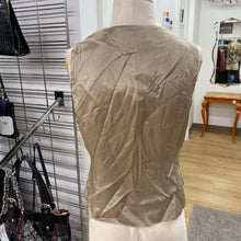 Load image into Gallery viewer, Breechers Brook vintage vest M
