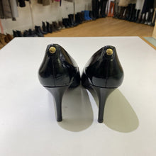 Load image into Gallery viewer, Michael Kors pumps 7

