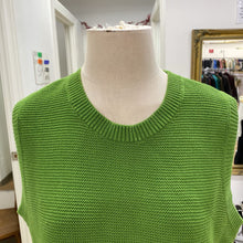 Load image into Gallery viewer, Banana Republic (outlet) sweater vest M
