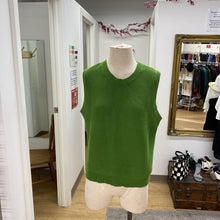 Load image into Gallery viewer, Banana Republic (outlet) sweater vest M
