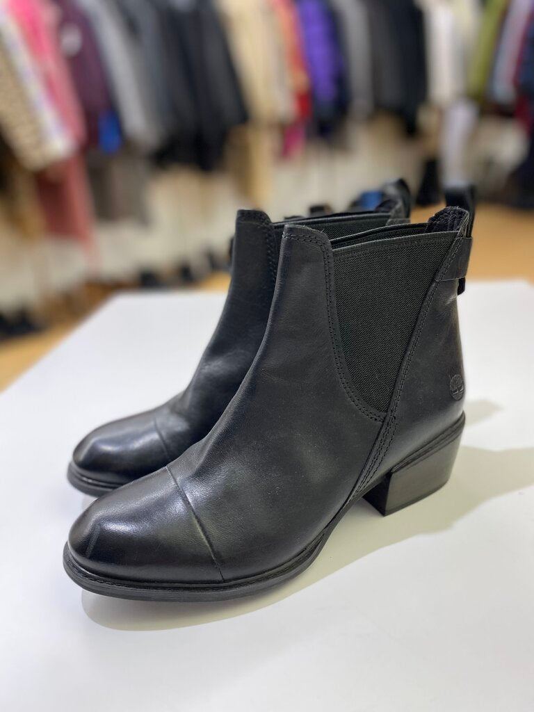 Timberland pull on leather booties NWOT 9