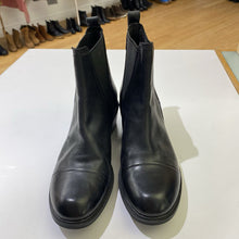 Load image into Gallery viewer, Timberland pull on leather booties NWOT 9

