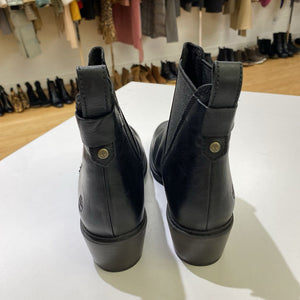 Timberland pull on leather booties NWOT 9