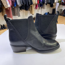 Load image into Gallery viewer, Timberland pull on leather booties NWOT 9

