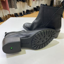 Load image into Gallery viewer, Timberland pull on leather booties NWOT 9
