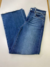 Load image into Gallery viewer, Paige wide leg jeans 26
