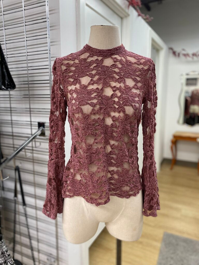 Akemi+Kin lace top 6
