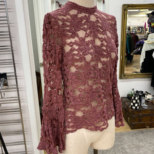Akemi+Kin lace top 6