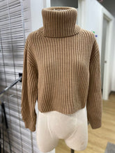 Load image into Gallery viewer, Babaton chunky sweater XS
