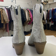 Load image into Gallery viewer, Universal Thread studded boots 8
