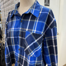 Load image into Gallery viewer, TNA plaid cropped shirt L
