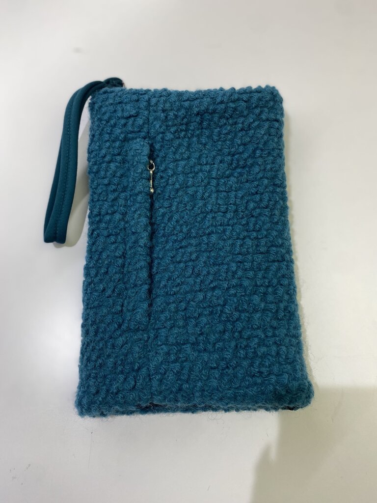 Slak wool muff w zipper pocket NWT O/S